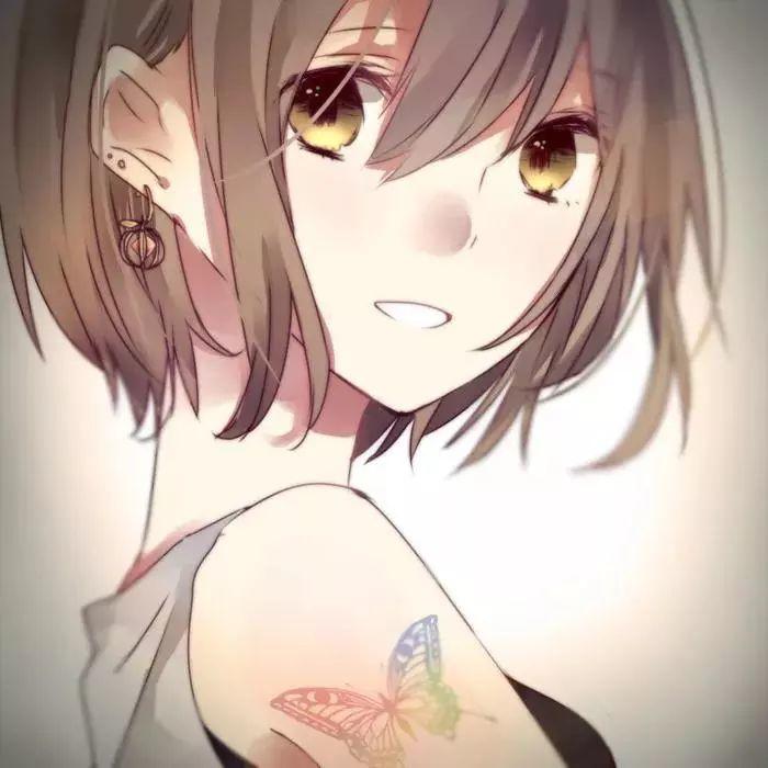 短发少女惊讶表情蝴蝶纹身 头像