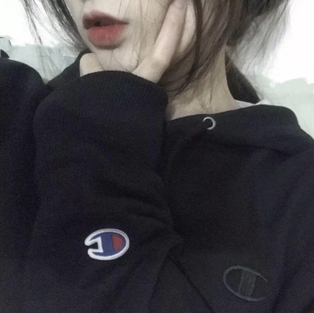 高冷黑卫衣手托腮氛围图 头像