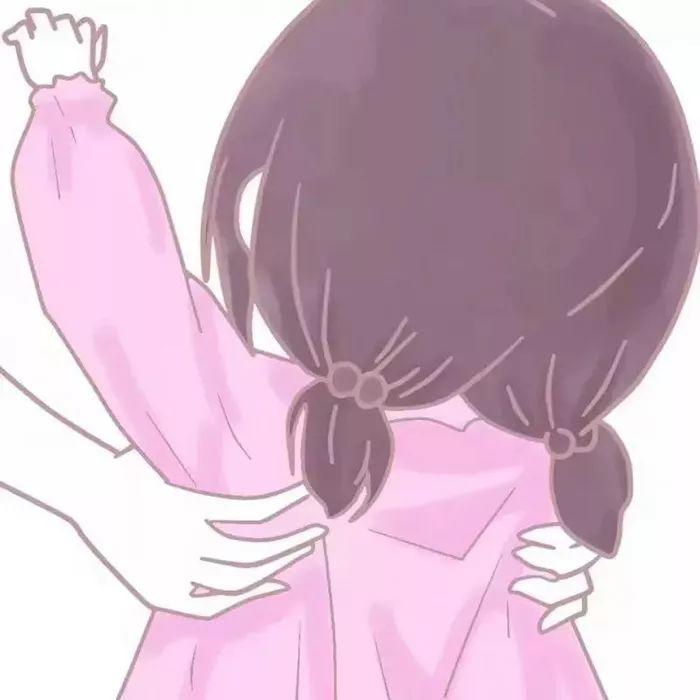 粉色衣服小女孩背影被牵手 头像