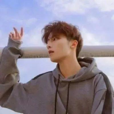 灰色卫衣男生清爽少年感头像 头像