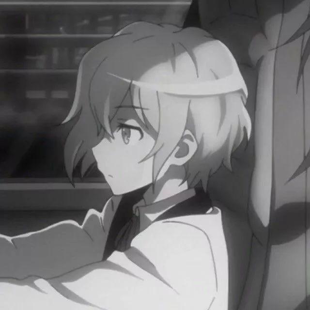 黑白动漫男生侧脸特写 头像