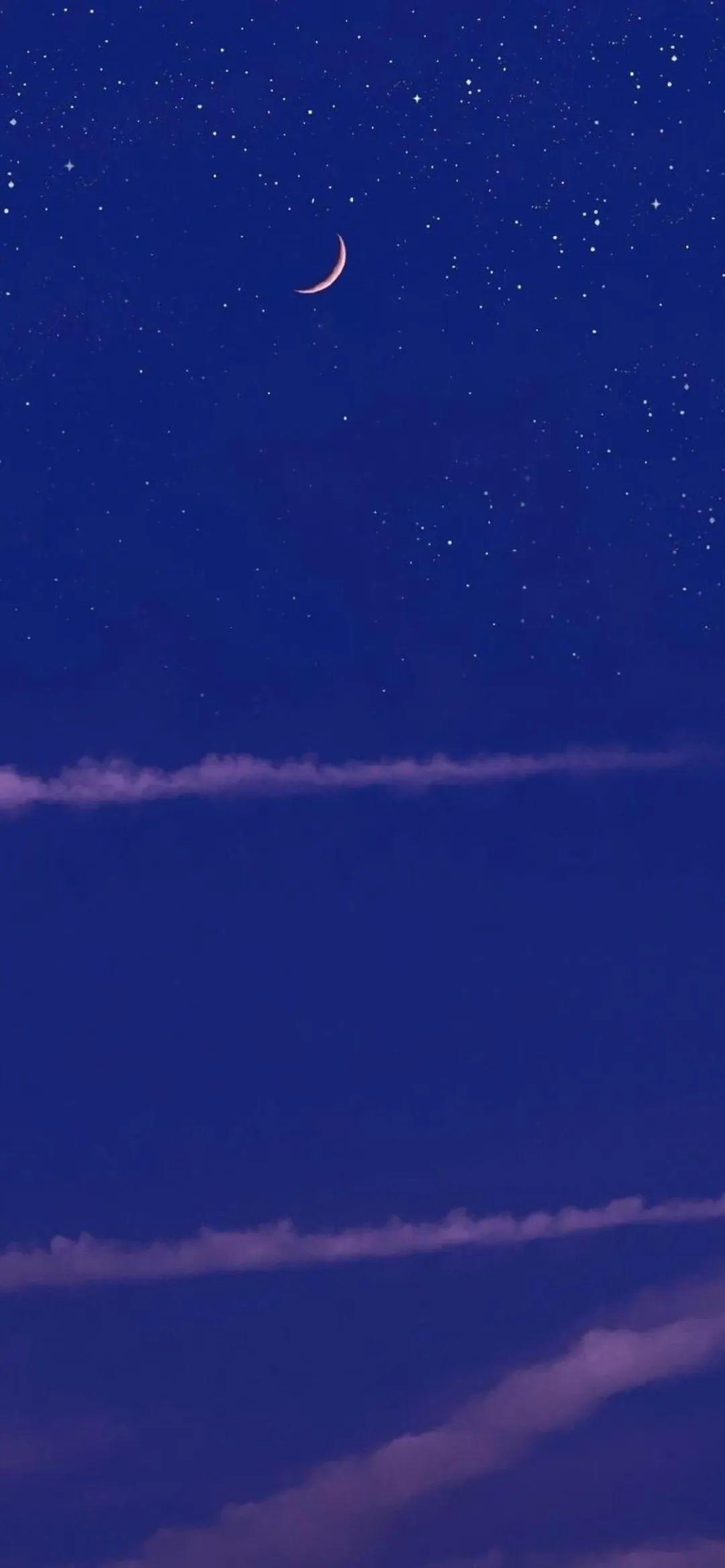 静谧夜空下的弯月与流云 壁纸