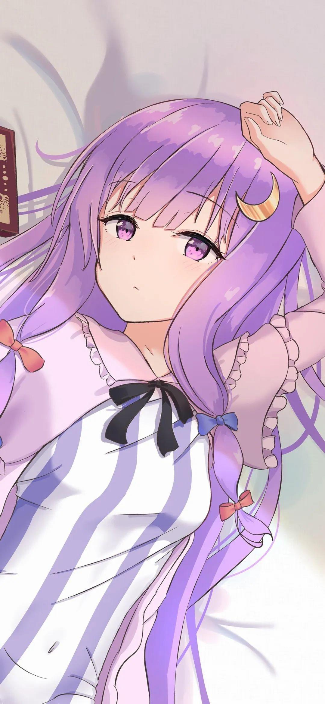 紫发少女呆萌摸头杀 壁纸