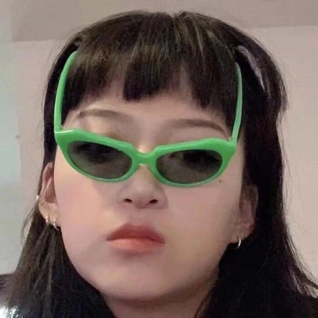 绿墨镜双马尾拽姐 头像
