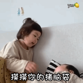 萌娃摸头配文摸摸你的猪脑袋 表情包