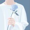 手持蓝玫瑰的白衣少年 头像